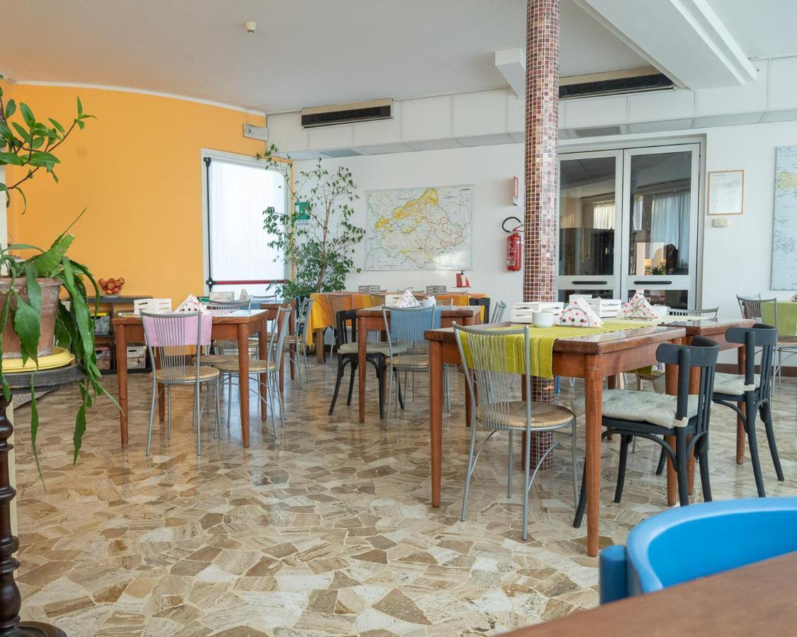 Hotel All'Oasi Paese Exterior foto